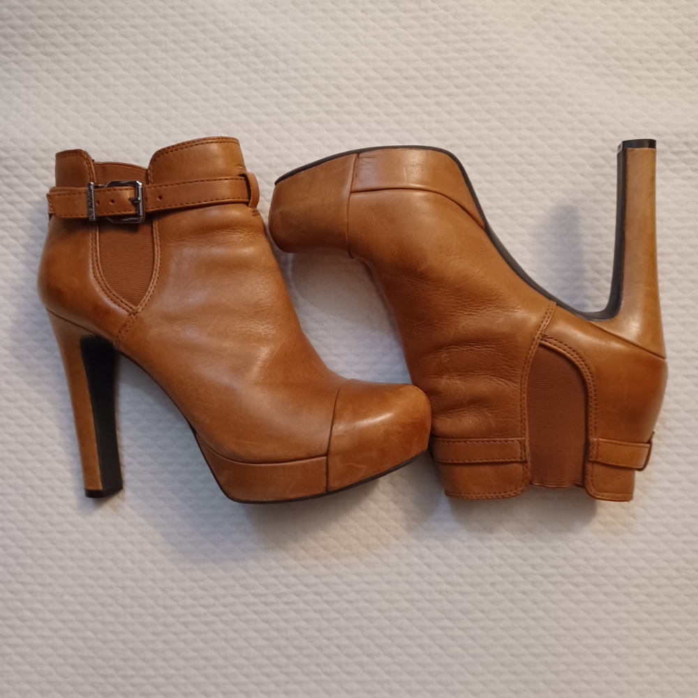 Gianni Bini Camel Platform Heeled Booties With Buckle Women's Size 7.5